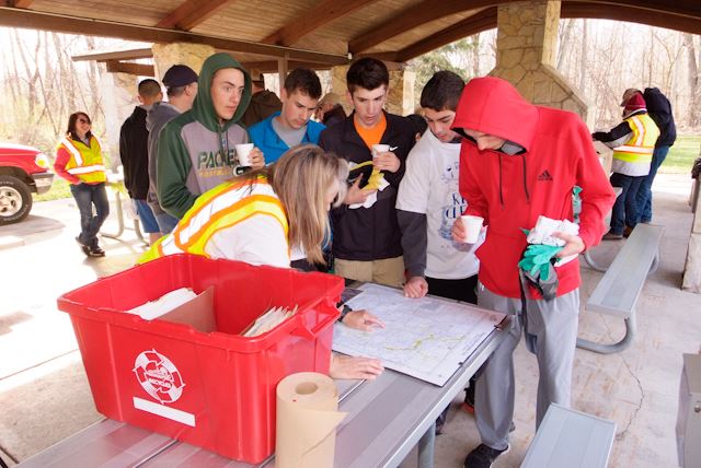 2015_Menomonee_River_Cleanup_Menomonee_Falls (16 of 57)