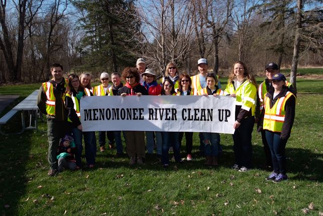 2015_Menomonee_River_Cleanup_Menomonee_Falls (26 of 57)