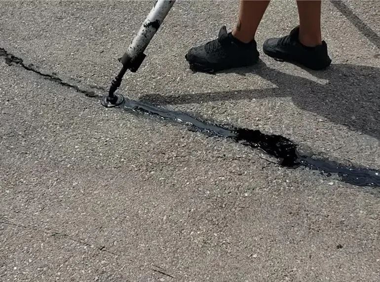 cracksealing